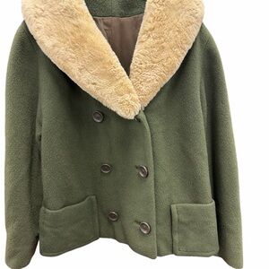 Vintage Olive Green Double-Breasted Jacket with Fur Collar